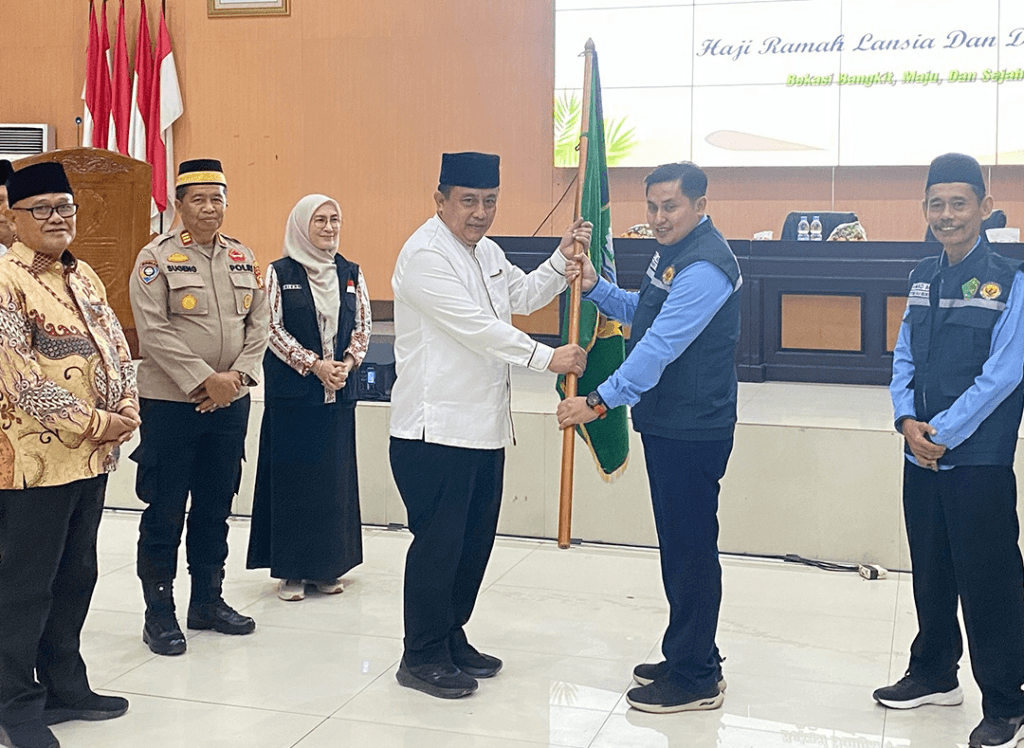 Pelepasan kloter 9 calon jamah haji oleh Sekda Kabupaten Bekasi/SuaraBekasi.id